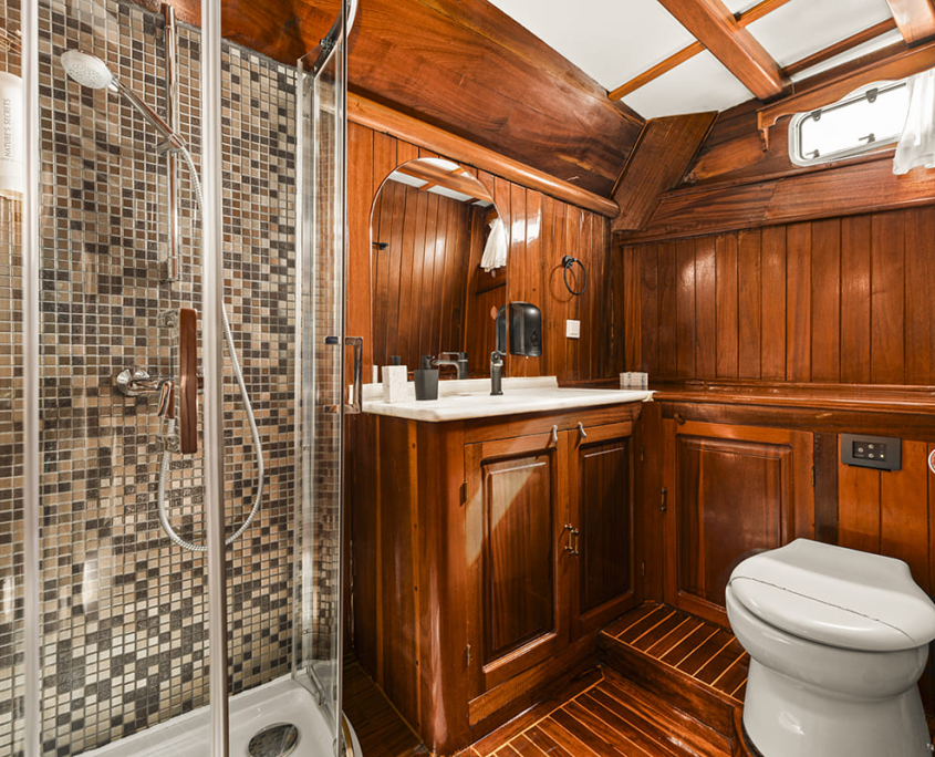 CROATIA Bathroom