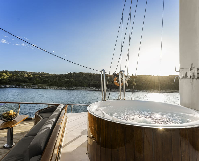 CROATIA Jacuzzi