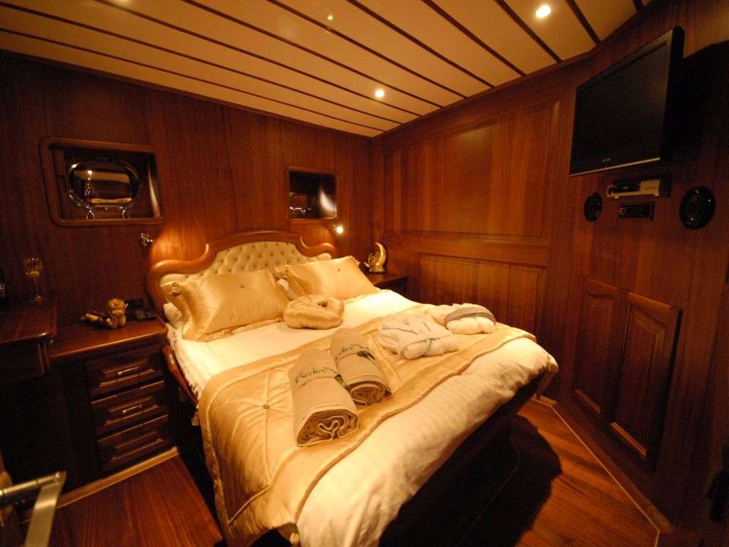 Double cabin Double cabin