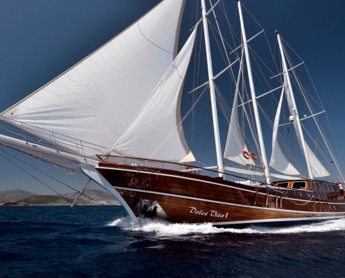 How to charter a gulet