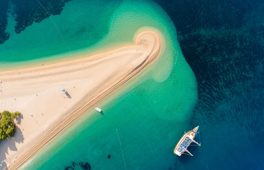 Luxury blue cruise Luxury blue cruise
