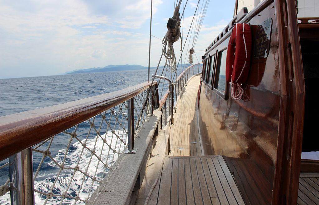 Gulet Nostra Vita - side deck