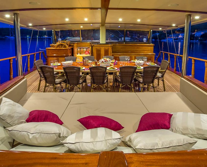 MORNING STAR Aft deck