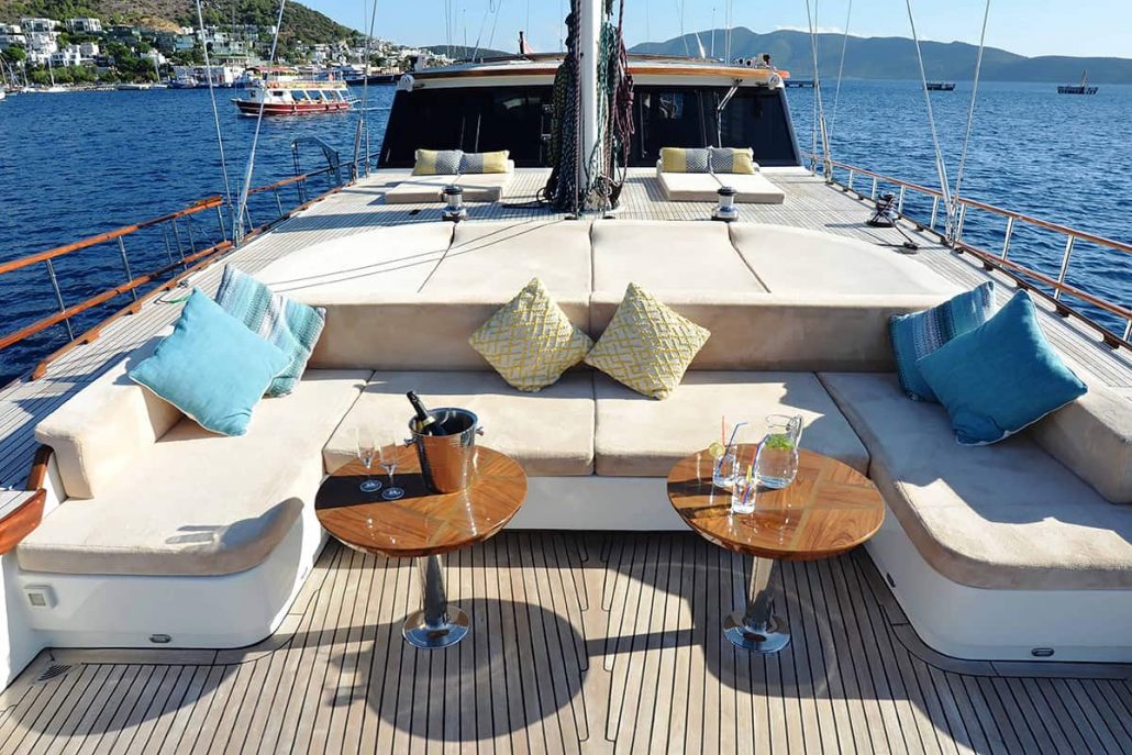 DRAGON-FLY-Sitting-area-on-front-deck-2
