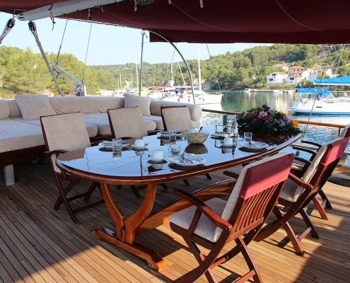 Dining-Area-on-Aft-Deck Dining-Area-on-Aft-Deck