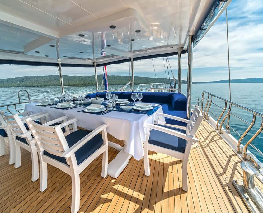 MASKE Dining area on Aft deck