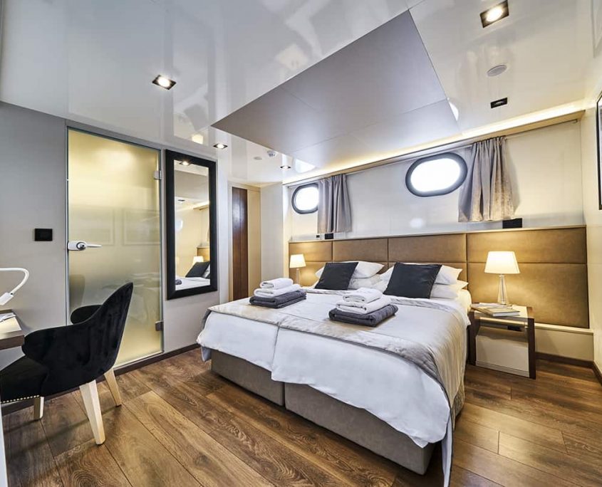 RARA AVIS Double cabin