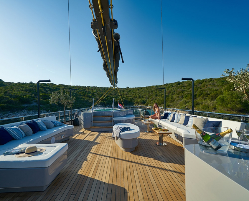 RARA AVIS Sun deck