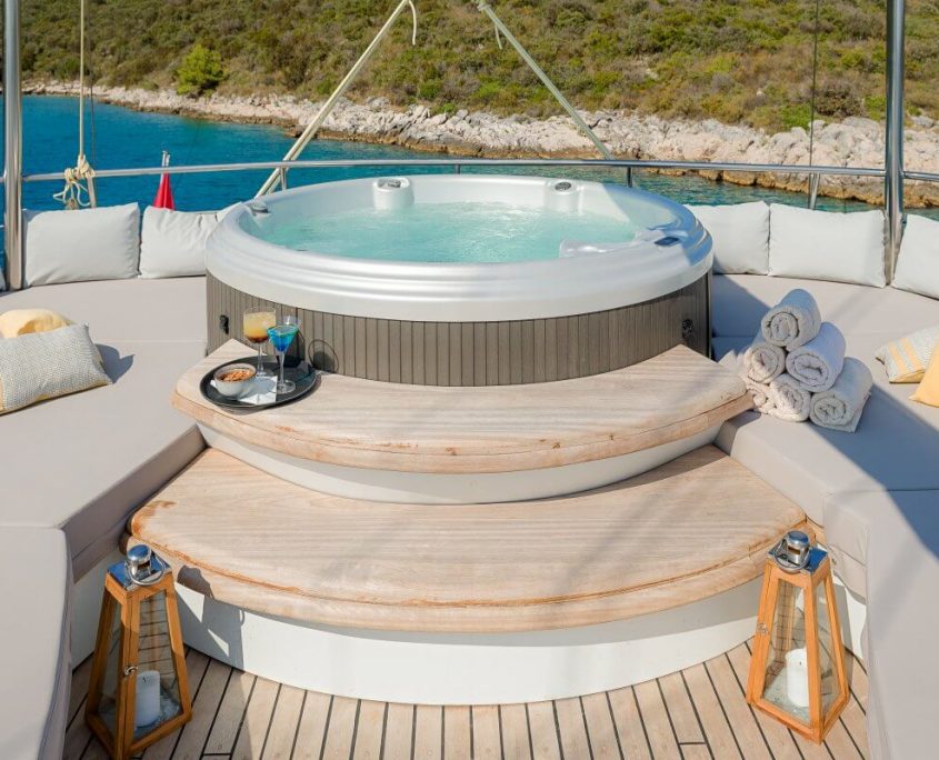 Jacuzzi in Lady Gita