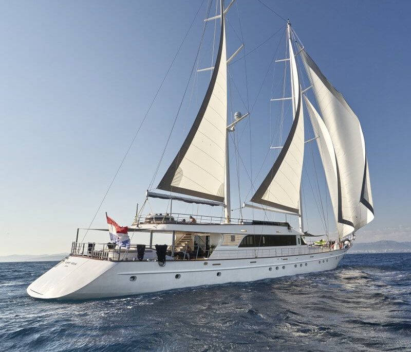 Lady Gita exterior sailing