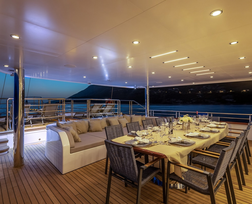 LOVE STORY Aft deck