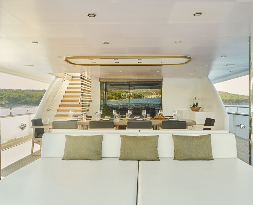 ANIMA MARIS Aft deck