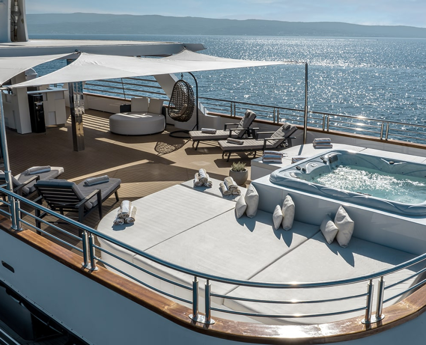 CRISTAL Sundeck