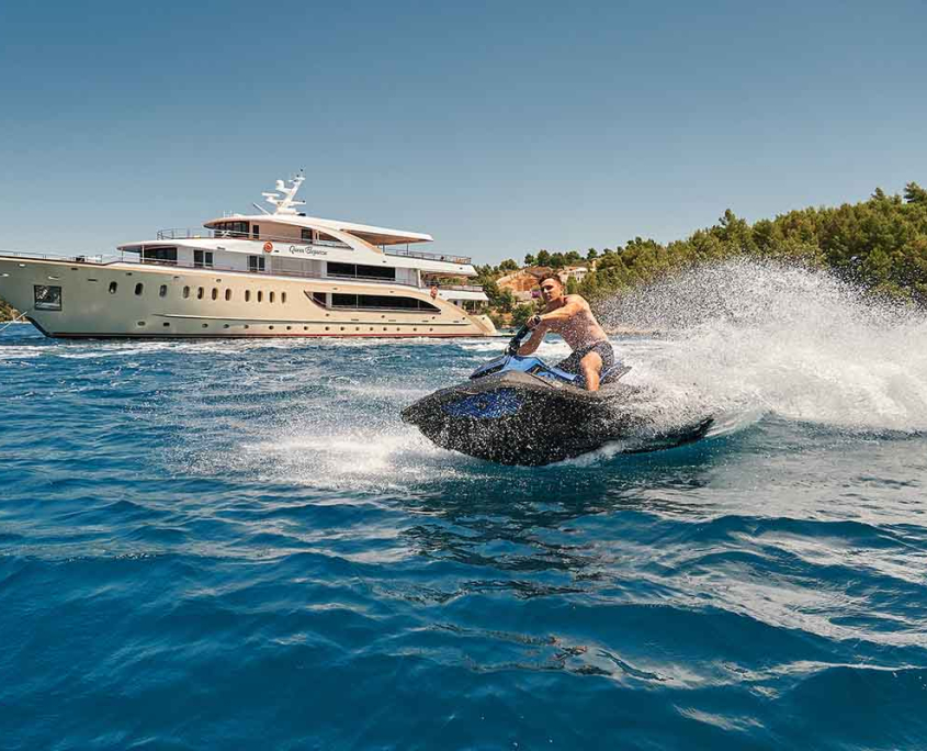 QUEEN ELEGANZA Jet ski