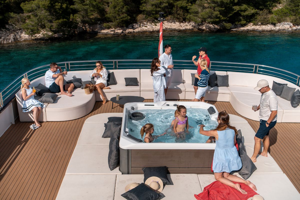 yachts for large family gatherings in Croatia