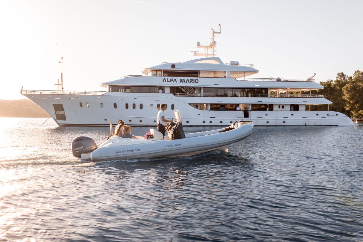yachts-large-gatherings