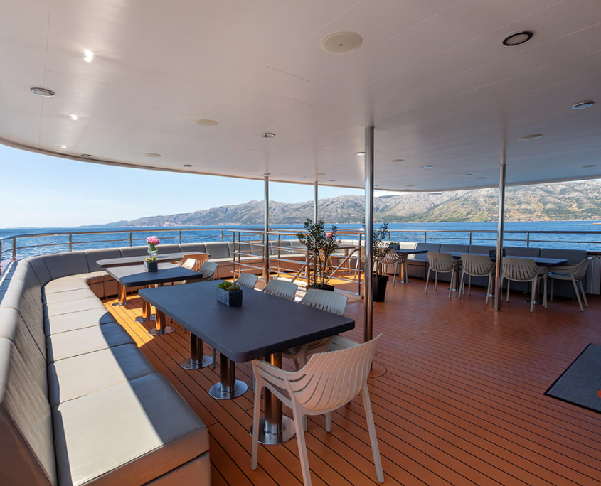 YOLO Al fresco dinning - Upper deck Aft YOLO Al fresco dinning - Upper deck Aft