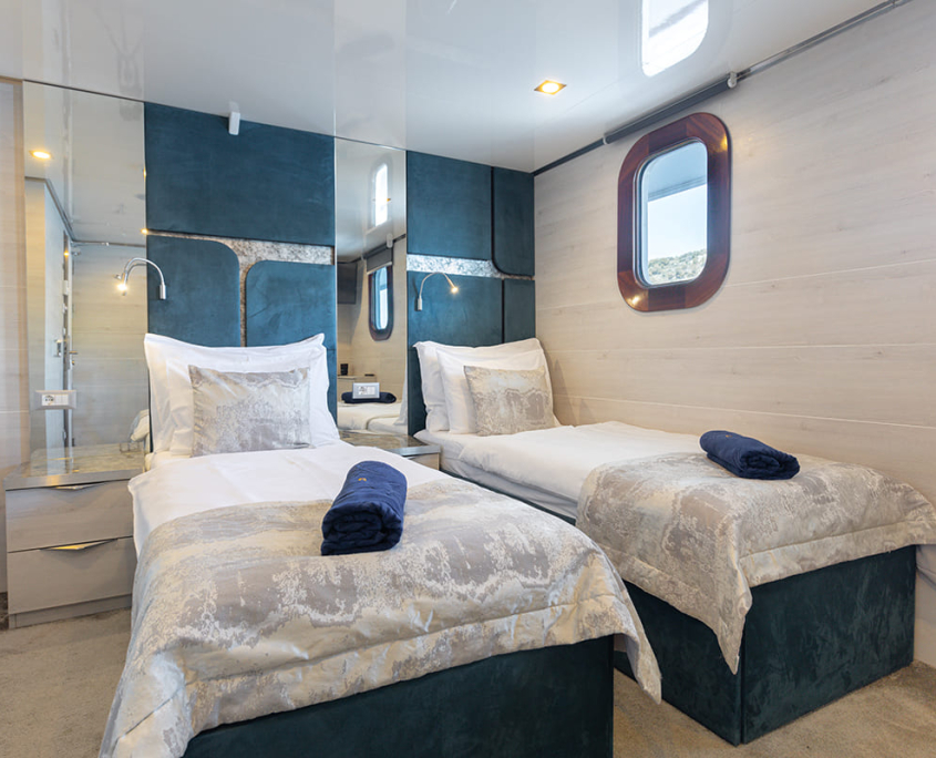 YOLO Double stateroom - Main deck YOLO Double stateroom - Main deck